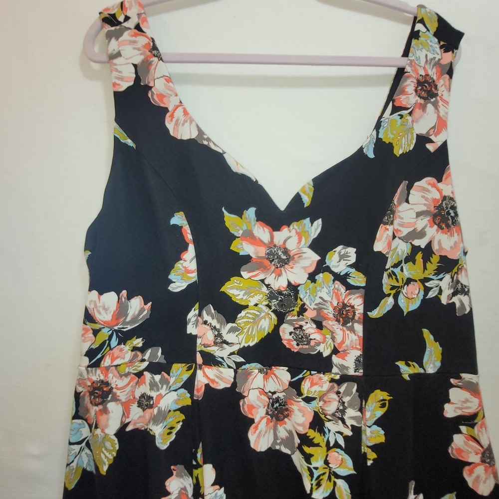 Torrid Sleeveless Dress Sz 20 Ponte Skater Pleated Sweetheart Neck Black Floral - Picture 5 of 13